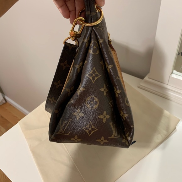 Authentic Louis Vuitton Pallas mm - Picture 3 of 16